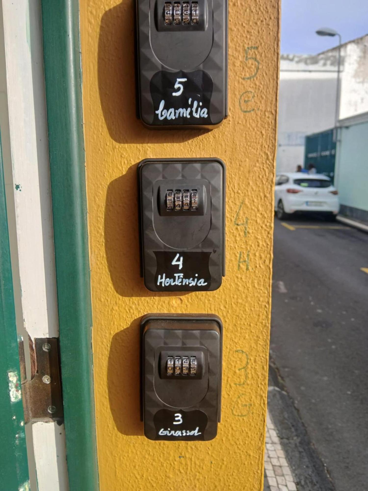 City'S Heart Guesthouse 蓬塔德尔加达 外观 照片